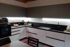 Cucina kali maniglia quadra  piano gres elettrodomestici Smeg